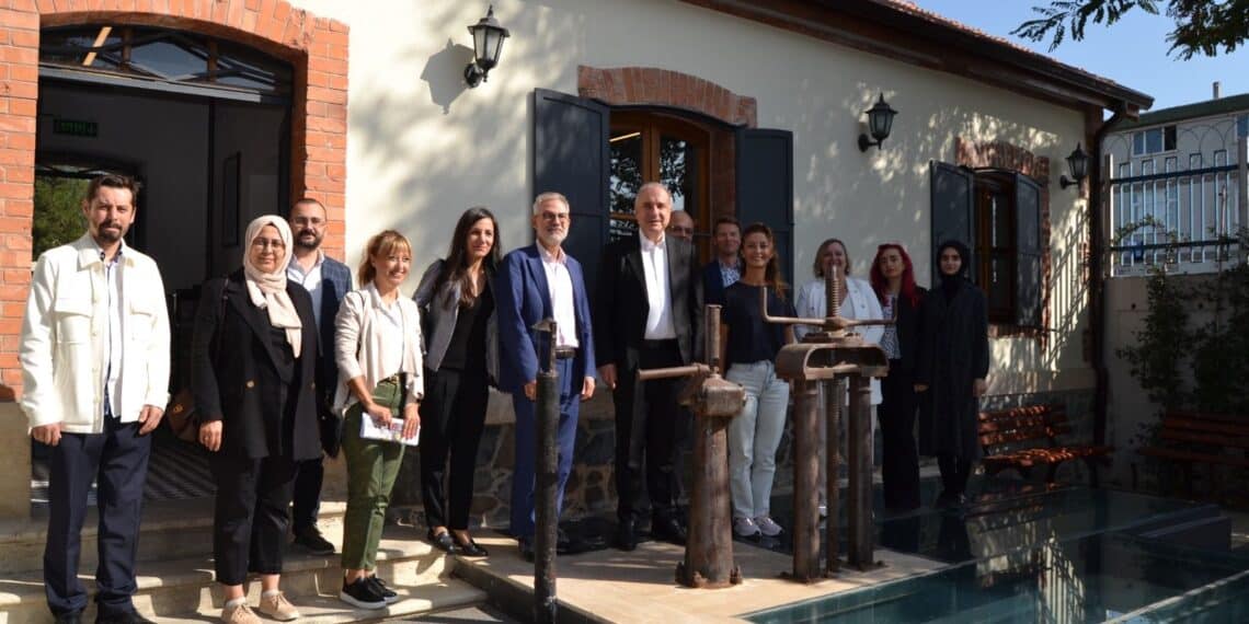 Hollanda Heyetine Tarihi Su Yolları Gezisi