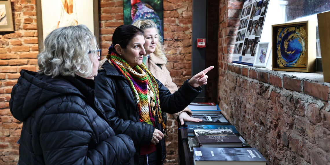 İSKİ Kuzguncuk Kültür Evi’nde “Fırçamdan Yansıyanlar” Resim ve Çini Sergisi