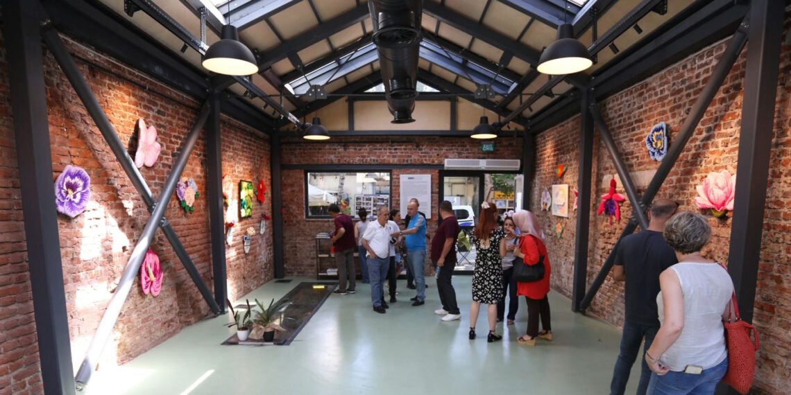 İSKİ Kuzguncuk Kültür Evi’nde 40. Sergi: “İstanbul Çiçekleri” Punch Sanatıyla Buluştu