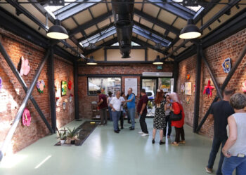 İSKİ Kuzguncuk Kültür Evi’nde 40. Sergi: “İstanbul Çiçekleri” Punch Sanatıyla Buluştu